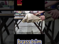 Masywna miedziana ściana schodowa. Niepoślizgowa i ciężka. Luksusowa modernizacja schodów drewnianych i płytkowych.