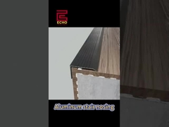 Przeciwpoślizgowa aluminiowa szyba schodowa.