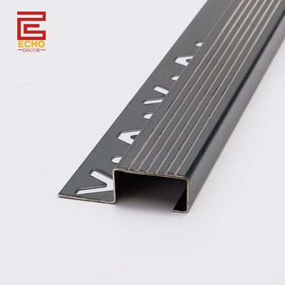 Wytrzymały czarny metalowy schody Nose Trim 2 Inch Outdoor Step Edge Trim