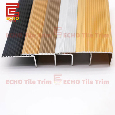 Dekoracyjny Czarny Metal Stopniowy Nosing Trim Niepoślizgowy Winylowy Stopniowy Nos Molding