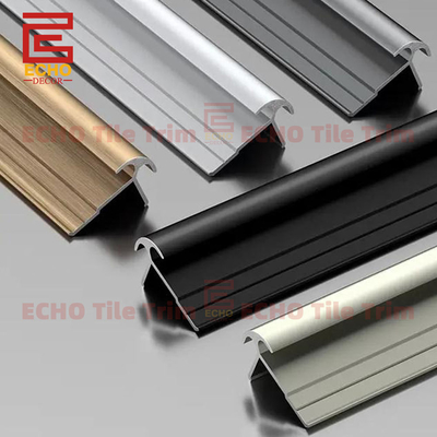 Aluminiowy chromowy zewnętrzny panel ściany kątowej wykończenie i krawędzie 8 mm