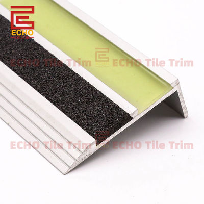 Luminescencyjna aluminiowa listwa wykończeniowa schodów w kształcie litery L